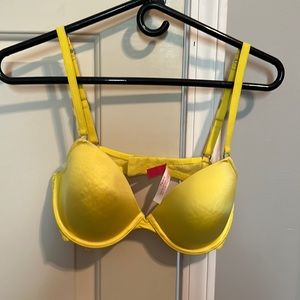 UGC Pink Victorias Secret T-Shirt Demi Bra. Size 36/80C